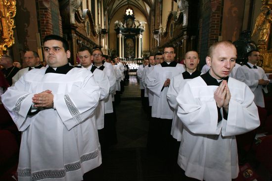 Astronomer Nicolaus Copernicus reburied by Polish priests