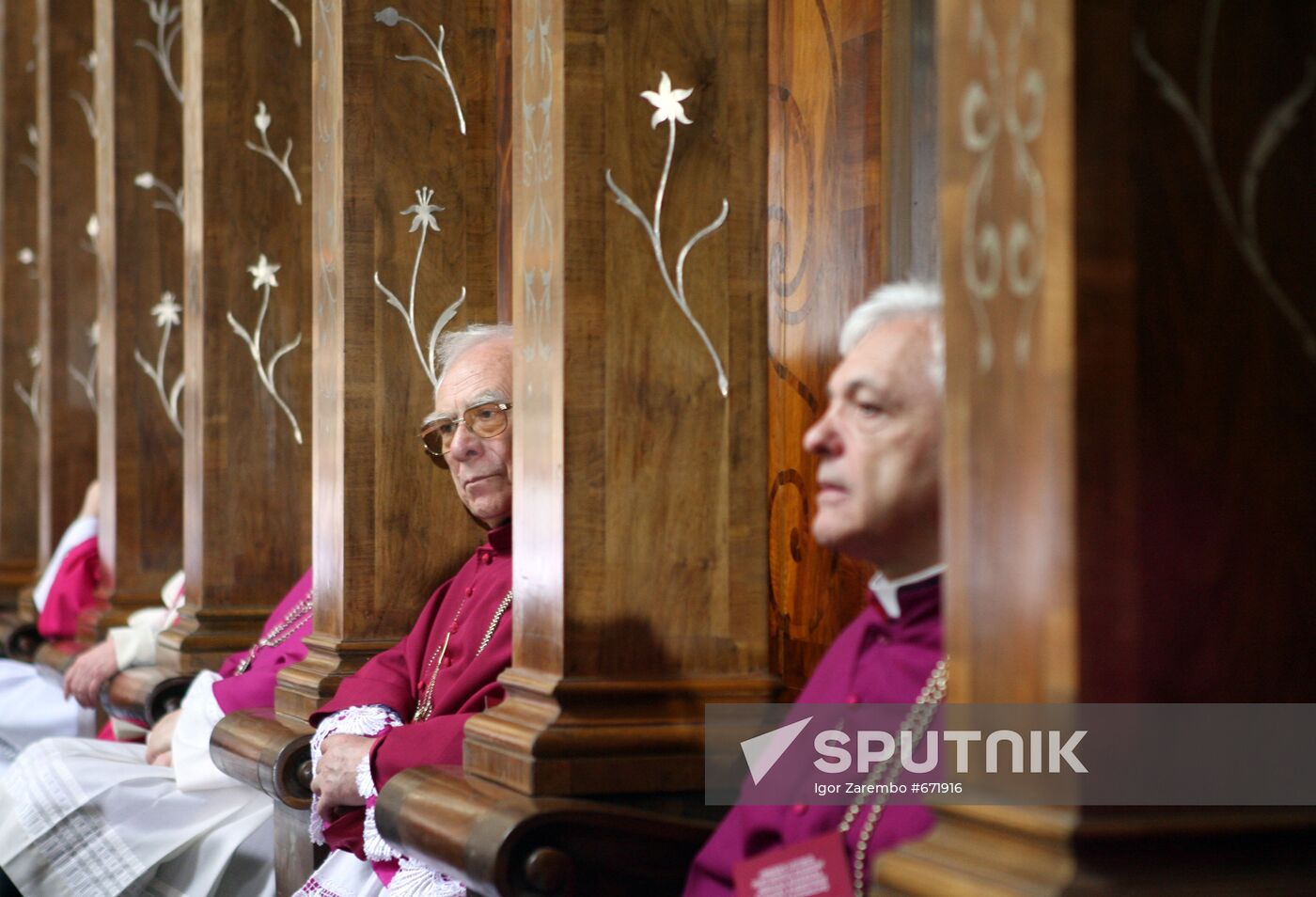 Astronomer Nicolaus Copernicus reburied by Polish priests