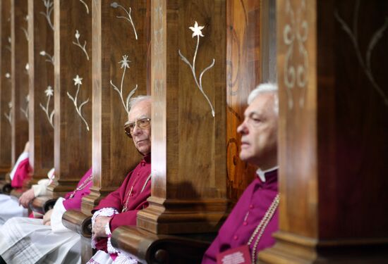 Astronomer Nicolaus Copernicus reburied by Polish priests