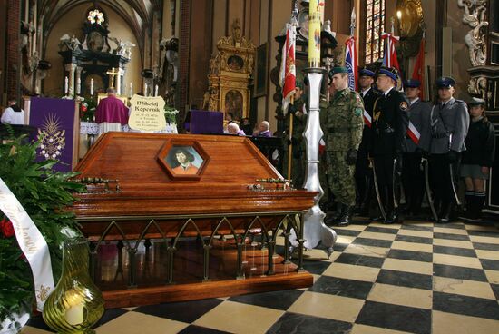 Astronomer Nicolaus Copernicus reburied by Polish priests