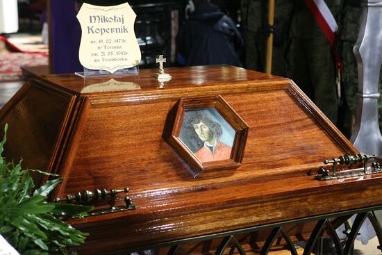 Astronomer Nicolaus Copernicus reburied by Polish priests