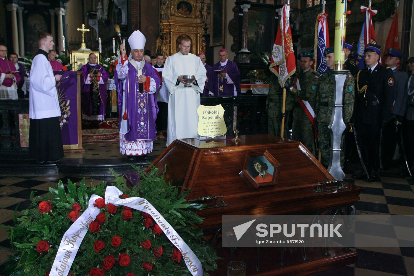 Astronomer Nicolaus Copernicus reburied by Polish priests