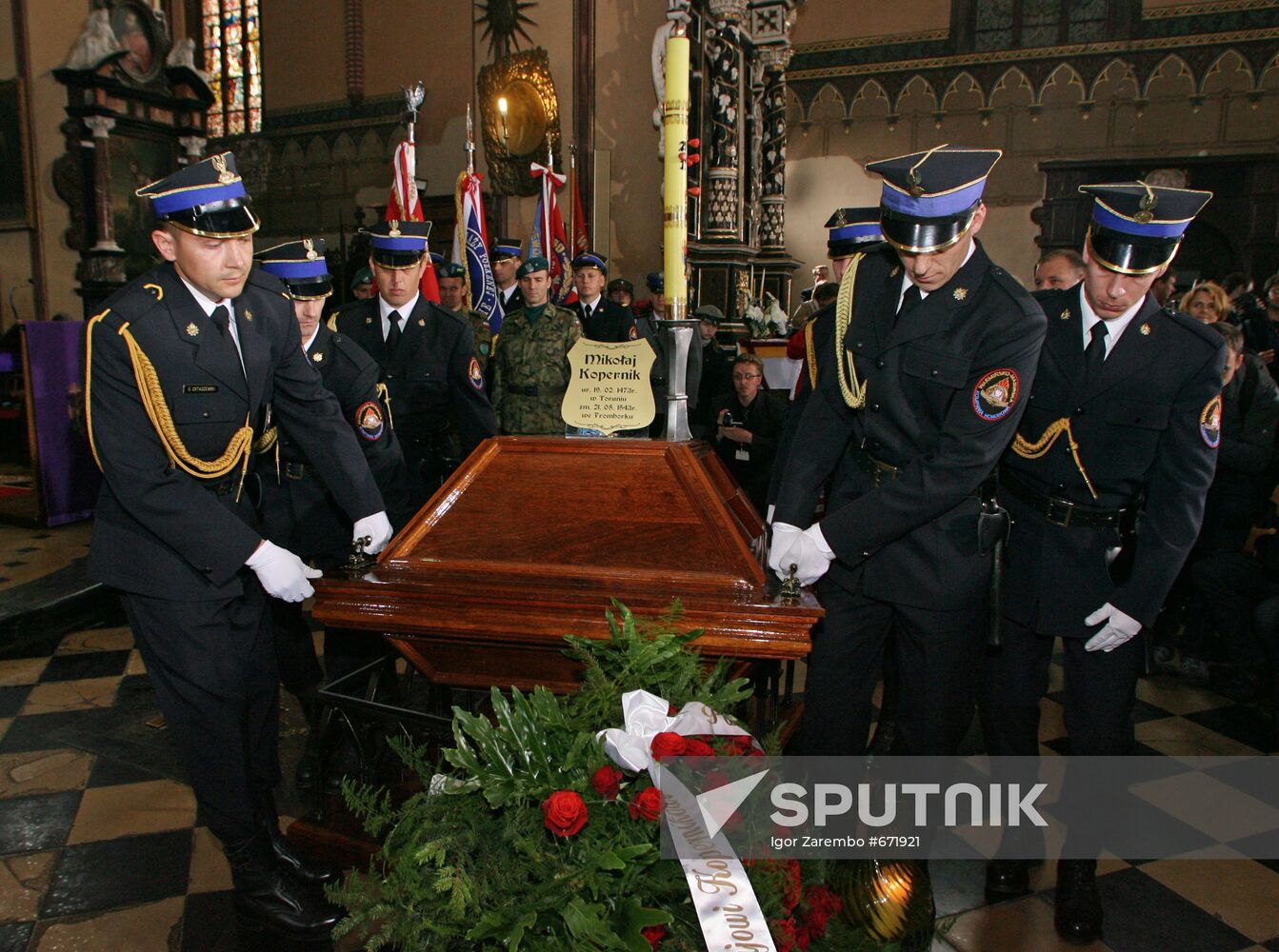 Astronomer Nicolaus Copernicus reburied by Polish priests