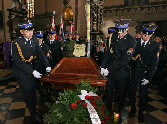 Astronomer Nicolaus Copernicus reburied by Polish priests