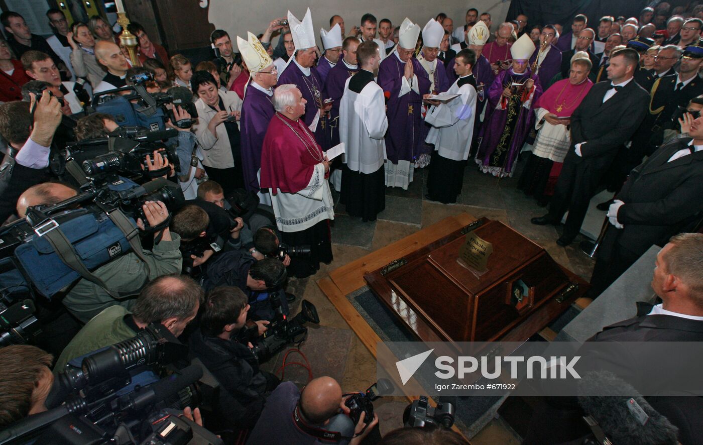 Astronomer Nicolaus Copernicus reburied by Polish priests