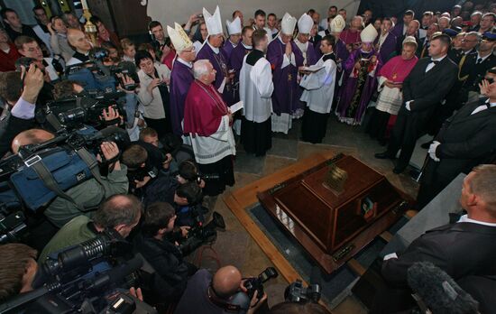 Astronomer Nicolaus Copernicus reburied by Polish priests