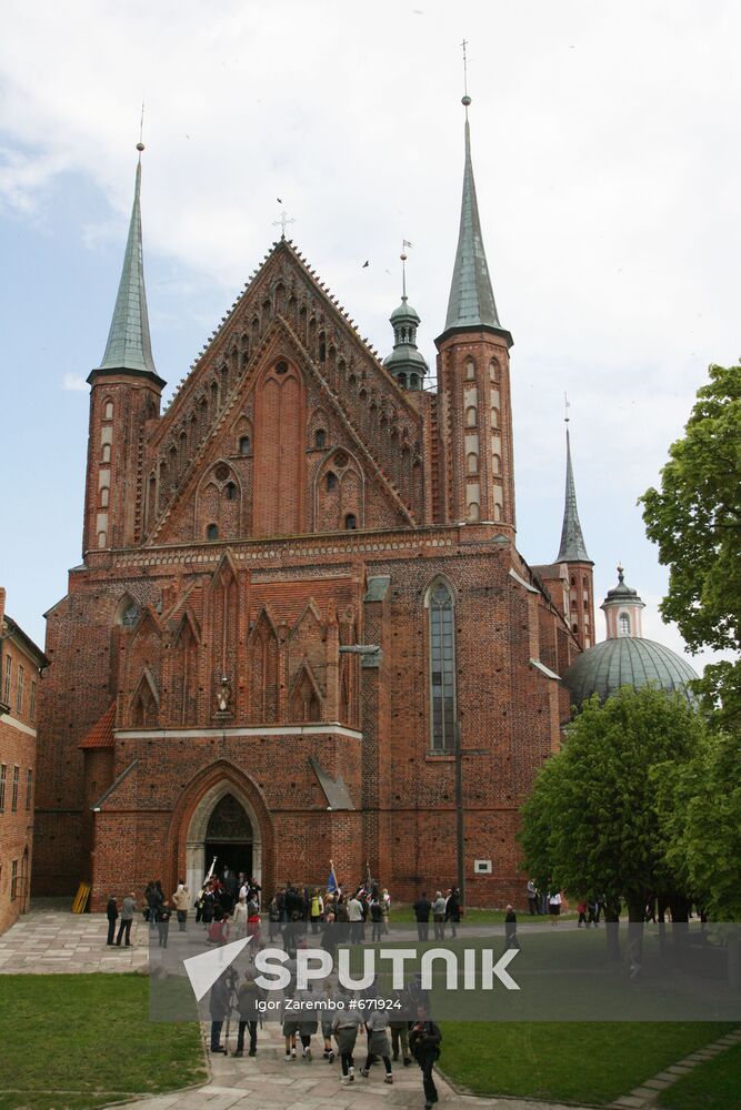 Astronomer Nicolaus Copernicus reburied by Polish priests