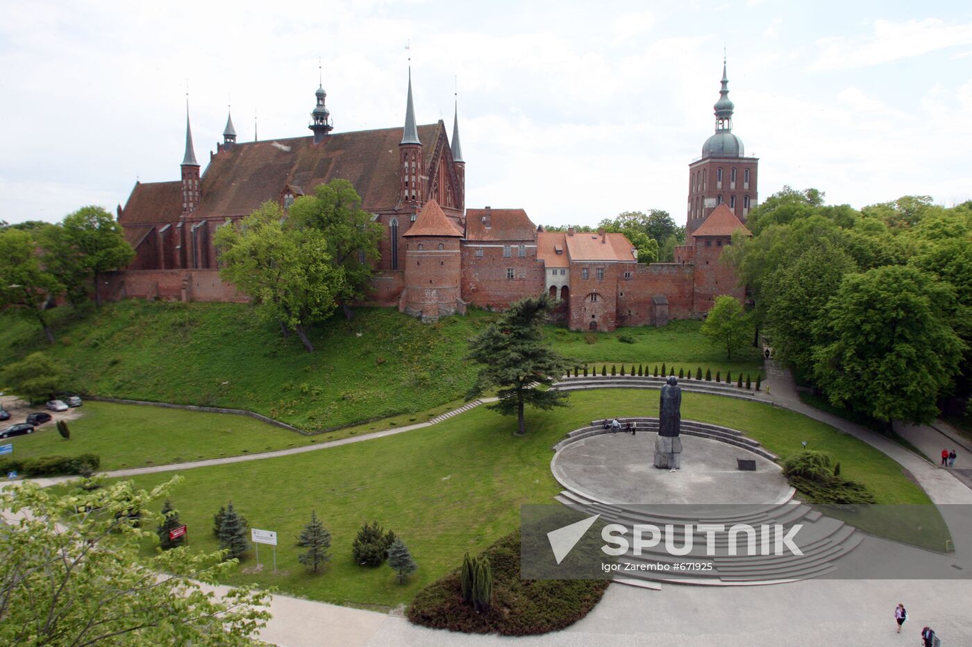 Astronomer Nicolaus Copernicus reburied by Polish priests