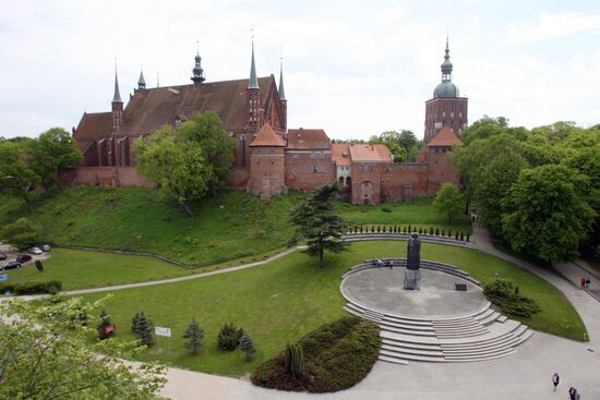 Astronomer Nicolaus Copernicus reburied by Polish priests