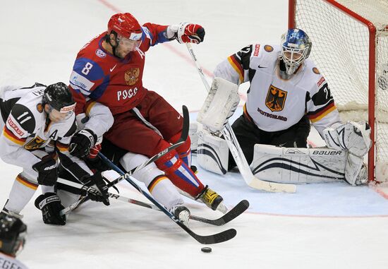 2010 Ice Hockey World Championship Semifinal: Russia vs. Germany