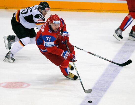 2010 Ice Hockey World Championship Semifinal: Russia vs. Germany