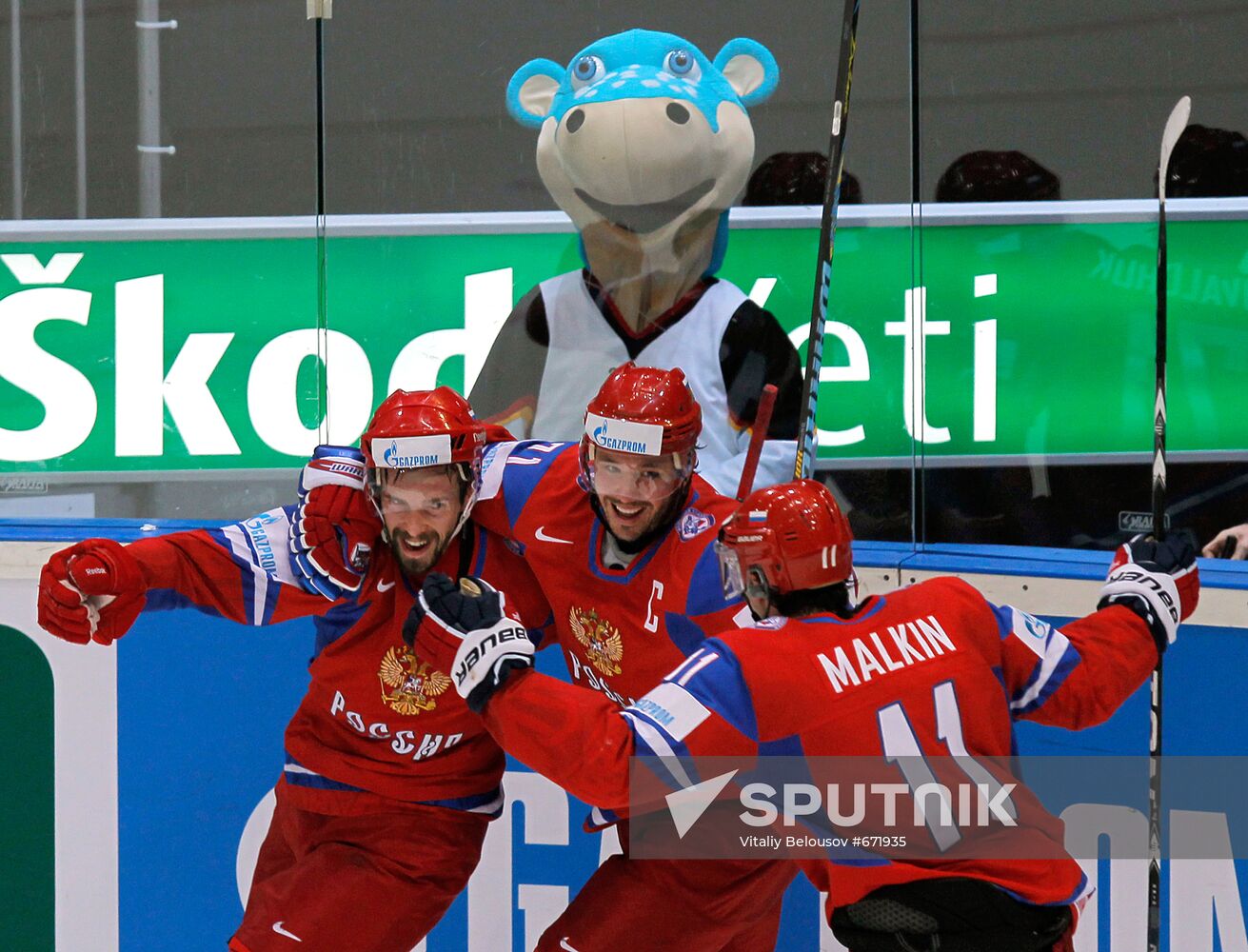 2010 Ice Hockey World Championship Semifinal: Russia vs. Germany