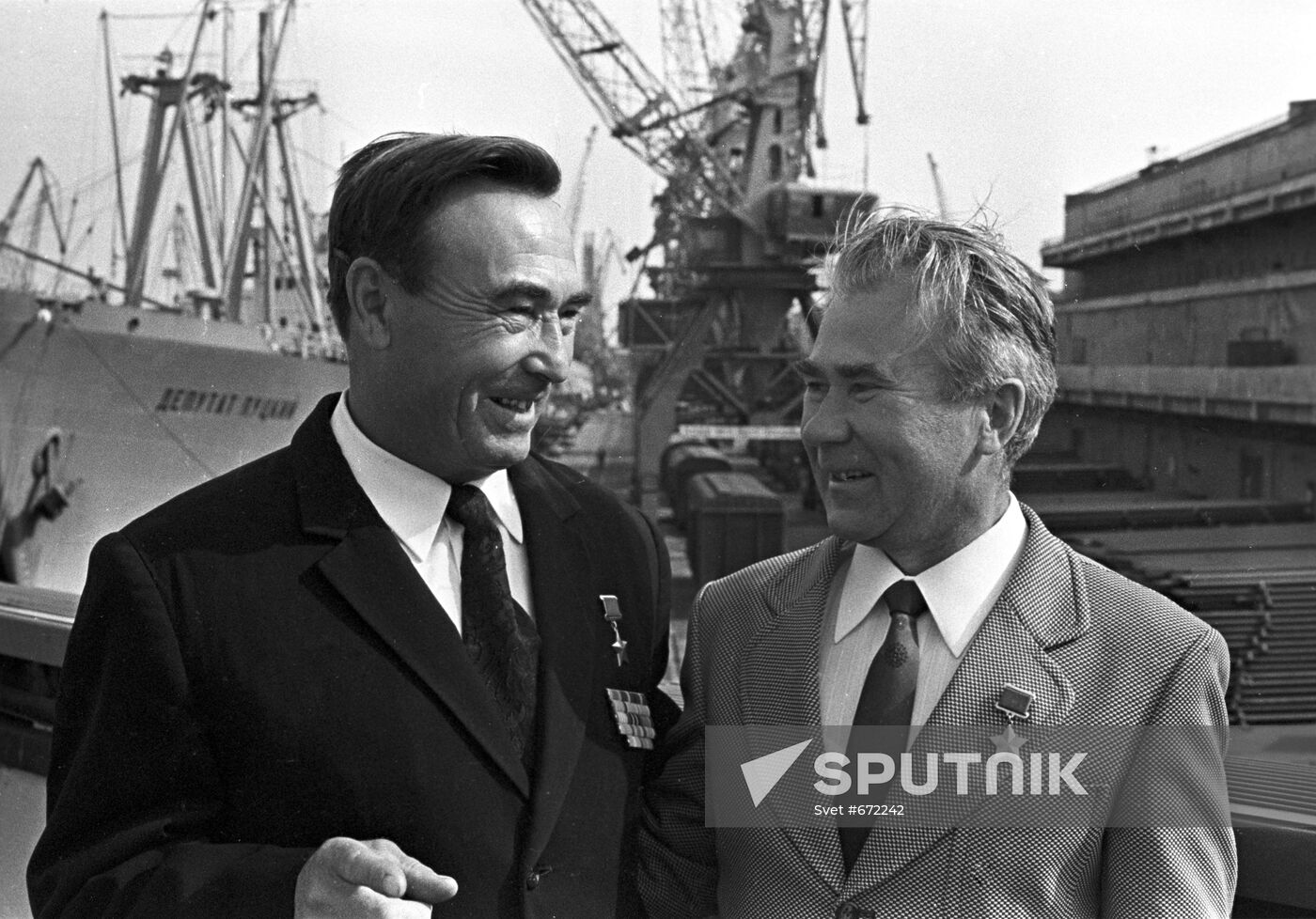 The USSR Heroes Alexandr Gnusin and Arkady Krivoshapkin.