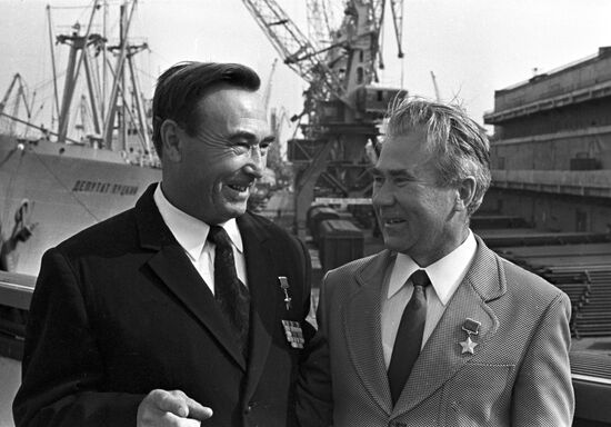 The USSR Heroes Alexandr Gnusin and Arkady Krivoshapkin.