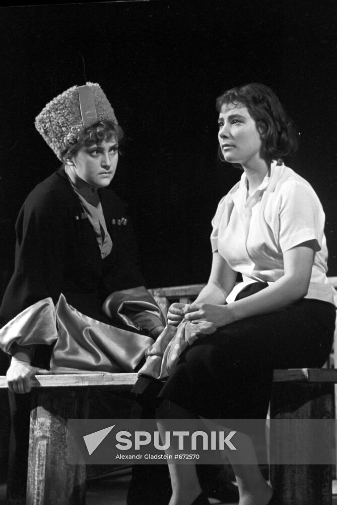 Tatyana Samoilova in play Years of Wandering