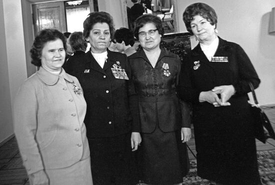 Meeting Soviet and Bulgarian WWII veteran comrades-in-arms