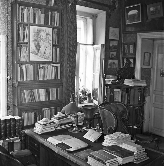 Academician Krachkovsky's office