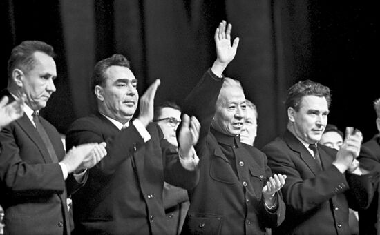 Alexei Kosygin, Leonid Brezhnev, Lyu Shao-tsi and Piotr Demichev.