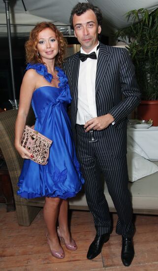 Yelena Zakharova with her date