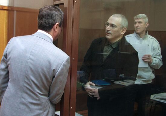 Khodorkovsky, Lebedev in the dock at Moscow's court