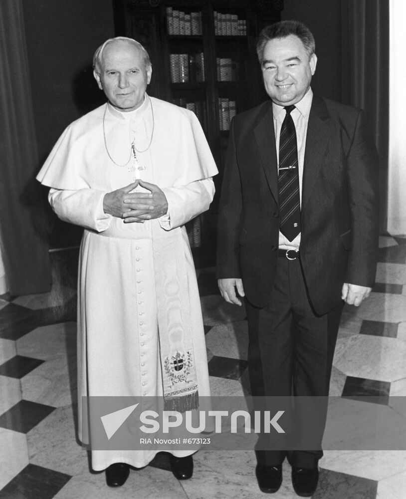 Pope John Paul II and cosmonaut Georgy Grechko