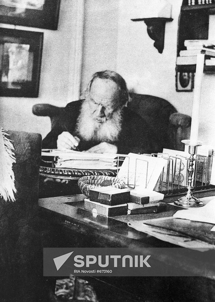 Reproduction "Leo Tolstoy at work"