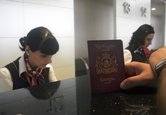 Air traffic resumes between Russia and Georgia