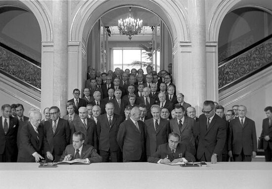 Leonid Brezhnev and Richard Nixon