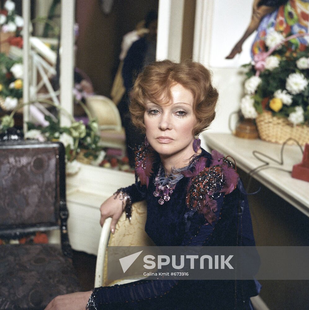 Lyudmila Gurchenko on set of movie Her Beauty Secrets