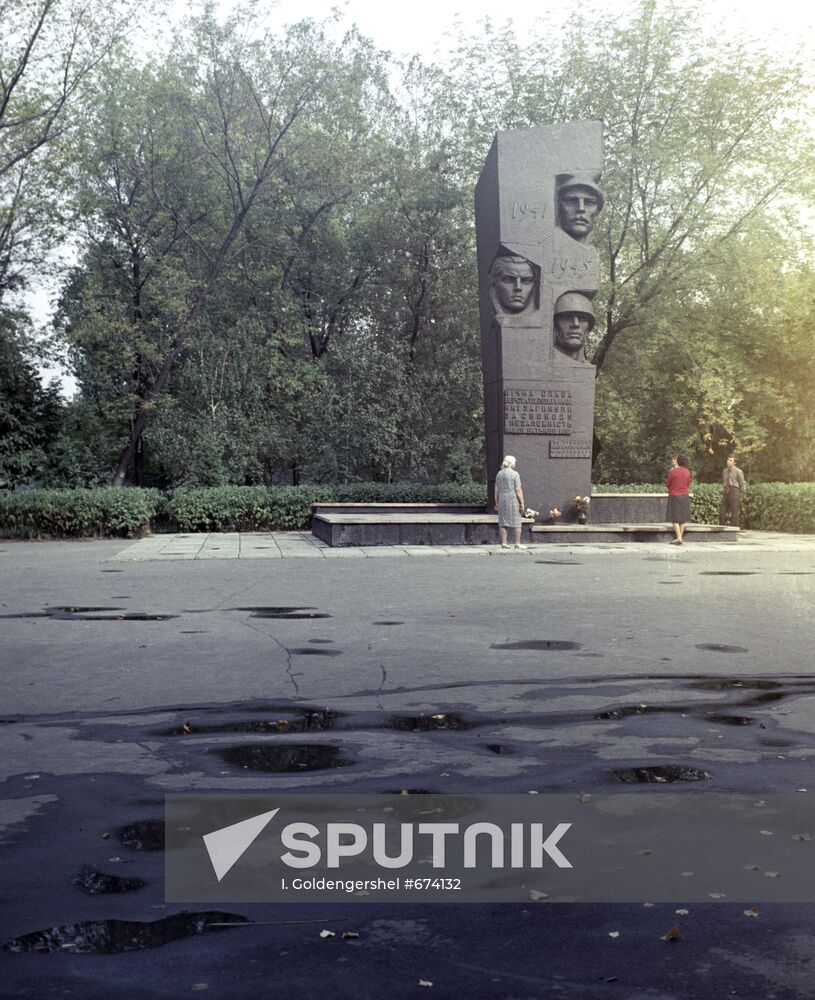 Monument of workers of Gorky machine-tool factory