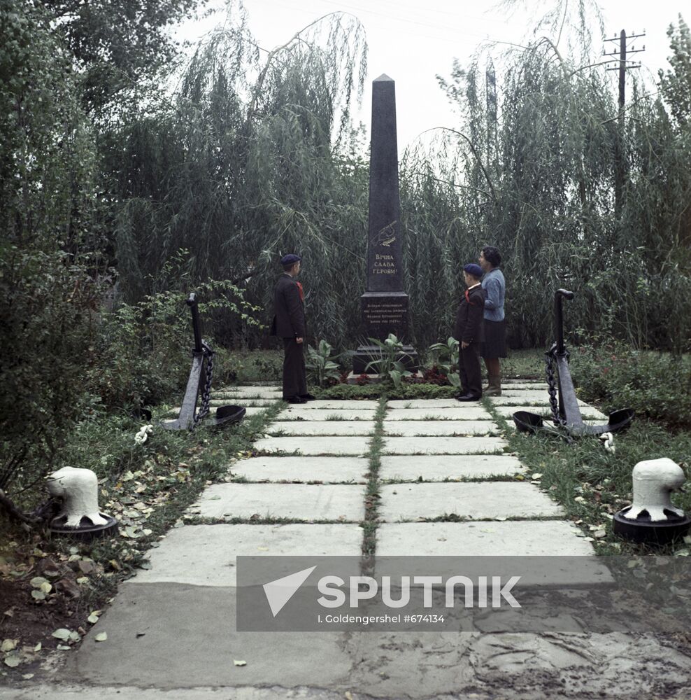 Monument to the sailors of river flotillas