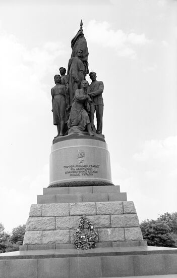 Monument to heroes of "Young Guards"