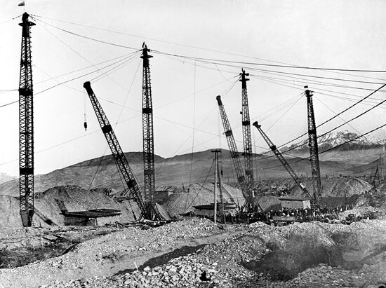 At construction of main hydroelectric dam at Chirchik river