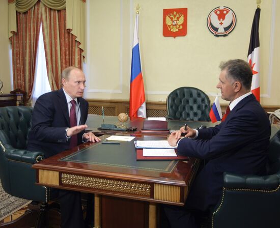 Vladimir Putin meets with Alexander Volkov