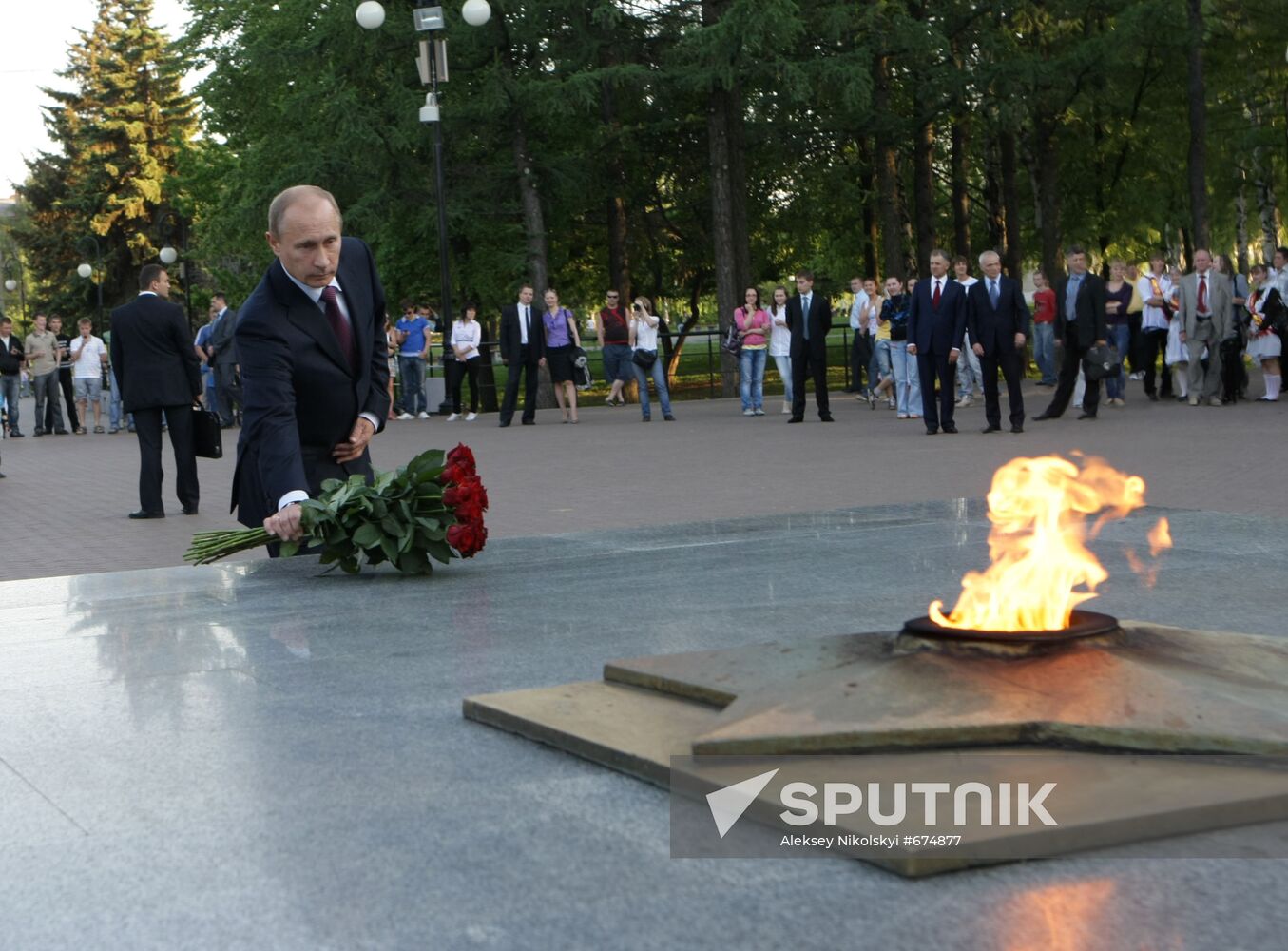 Vladimir Putin lays flowers to Eternal Flame in Izhevsk