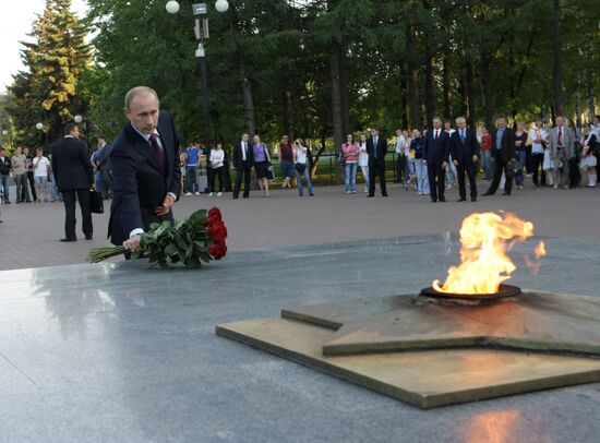 Vladimir Putin lays flowers to Eternal Flame in Izhevsk