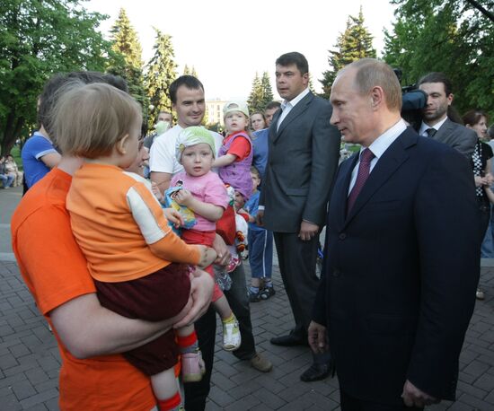 Vladimir Putin talks with Izhevsk residents