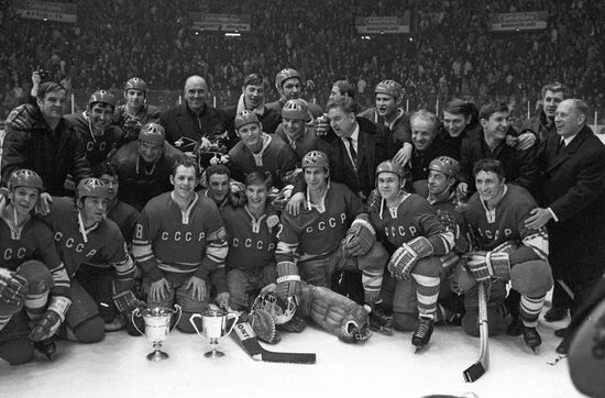 USSR hockey national team wins World Championships