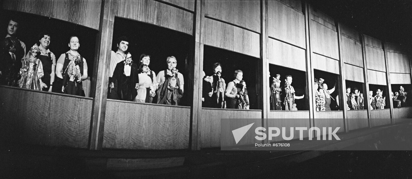 Finale of "Don Juan 77" puppet show
