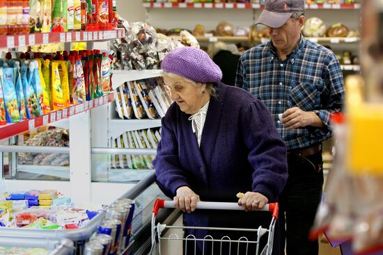 Customers at Veteran food store