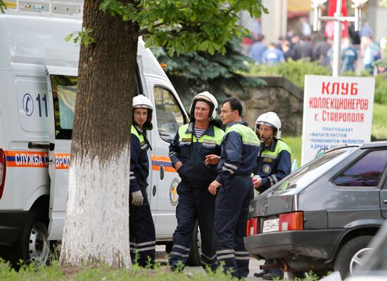 Rescuers at explosion site in Stavropol