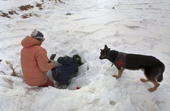 Rescuers from the unit "Spitak" at the slope Aragatsa in Armenia