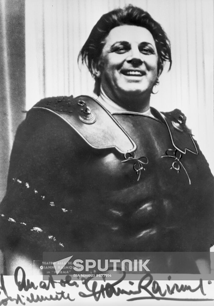 Operatic tenor Gianni Raimondi