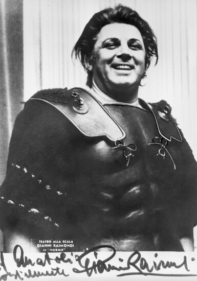 Operatic tenor Gianni Raimondi