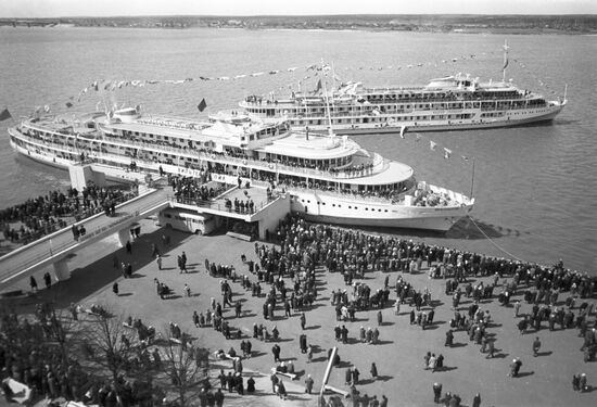 Pleasure boats "Wilhelm Pieck" and "Fyodor Gladkov"