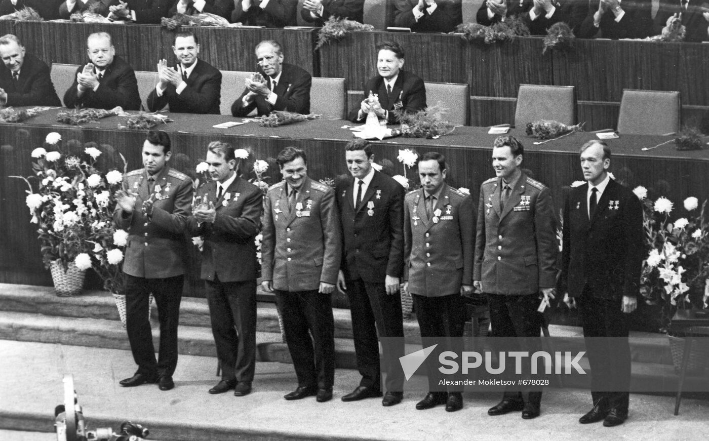 Meeting dedicated to Soyuz-6, Soyuz-7, Soyuz-8 spaceships flight