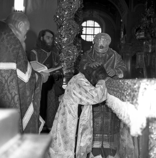 Archbishop Feodosy consecrating as priest deacon Vladimir