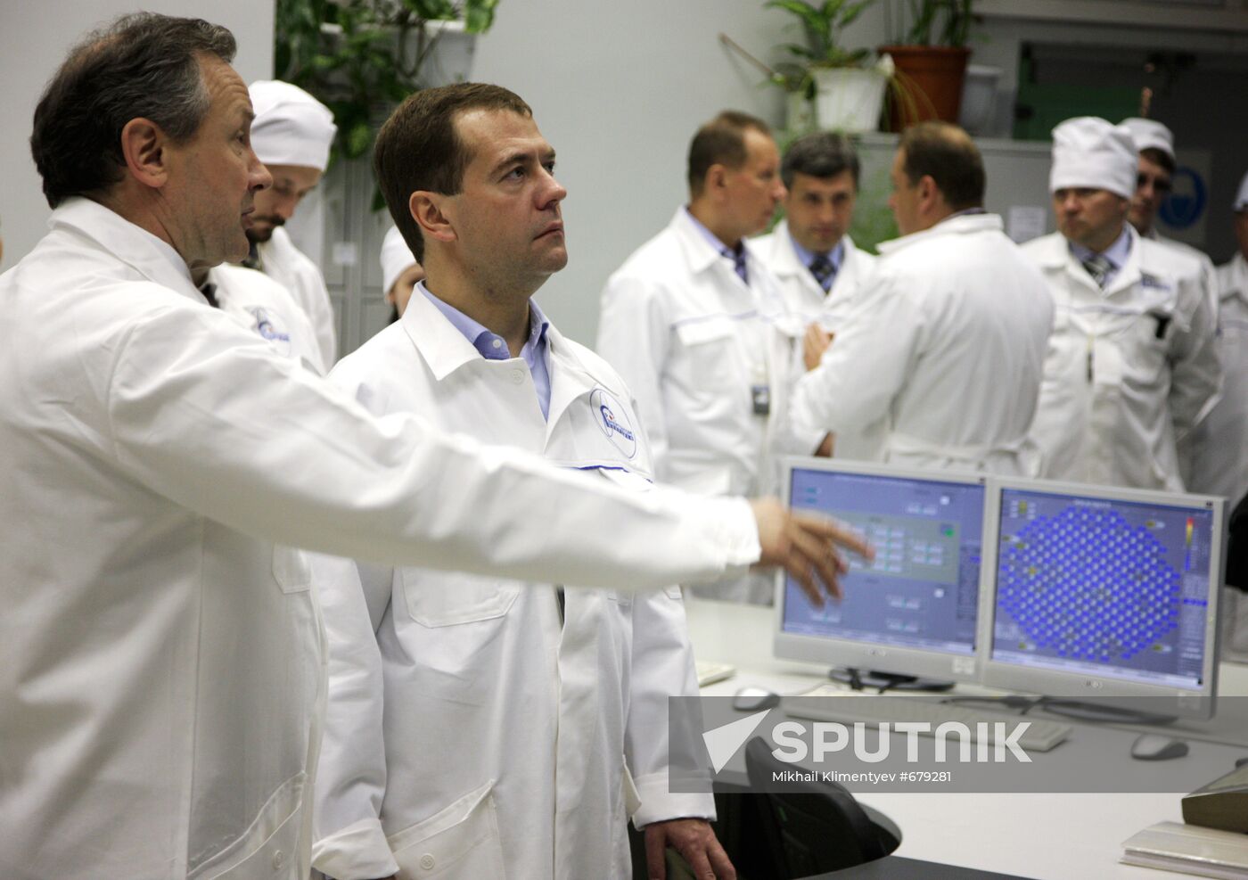 President Medvedev visits Leningrad Nuclear Power Plant