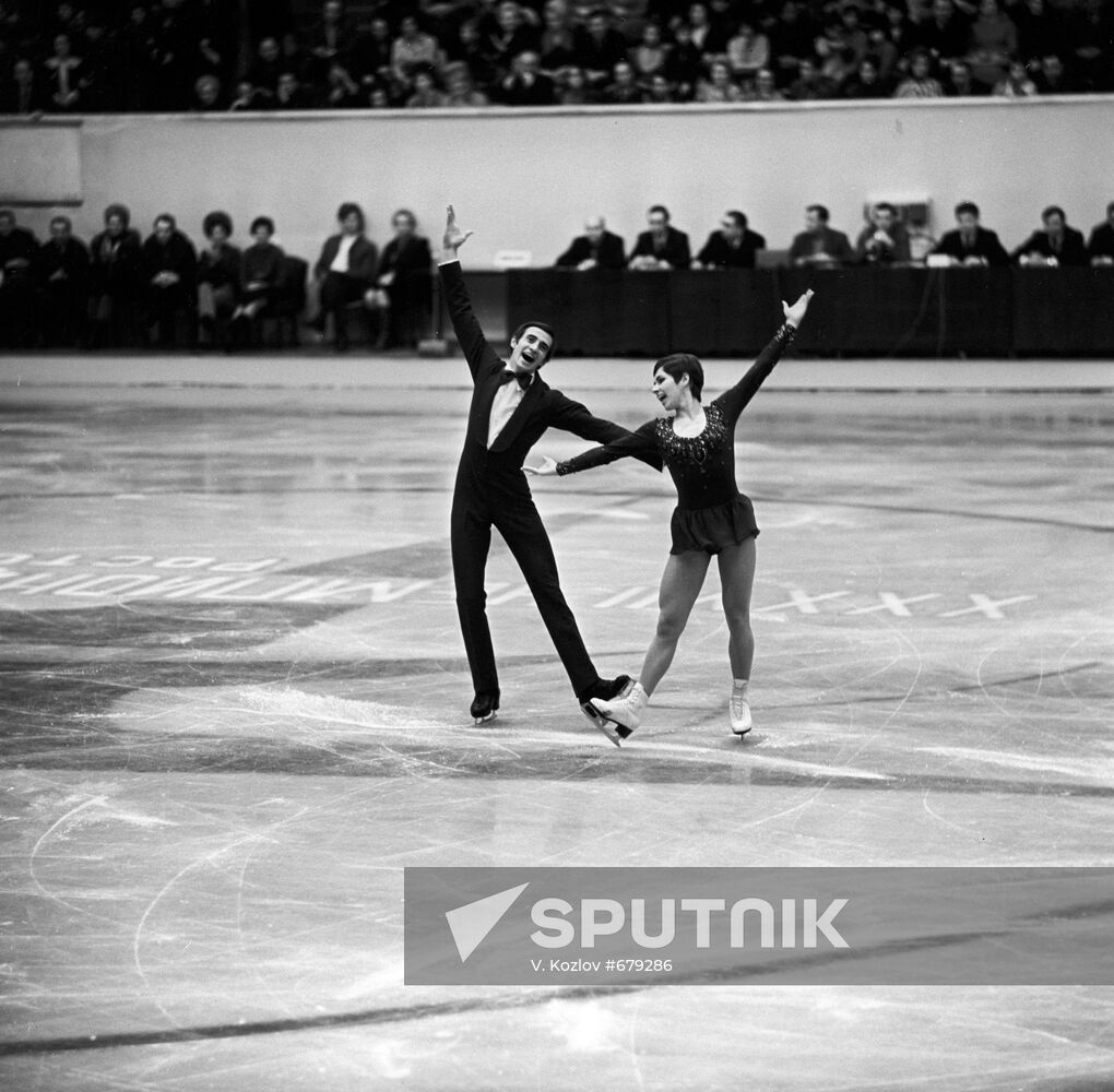 Lyudmila Pakhomova and Alexander Gorshkov during Performance