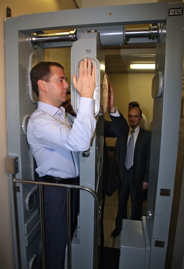 President Medvedev visits Leningrad Nuclear Power